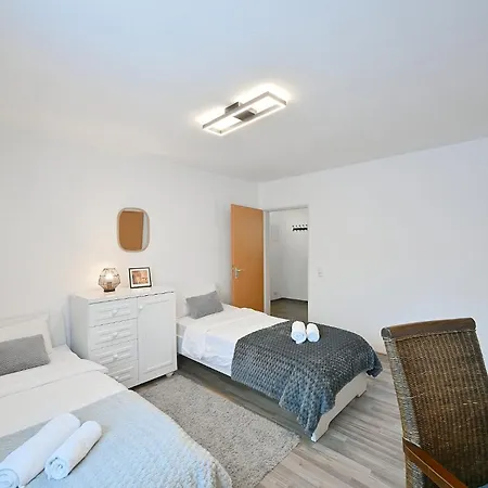 Daire Sano - - Vorhalle Hagen (Arnsberg)